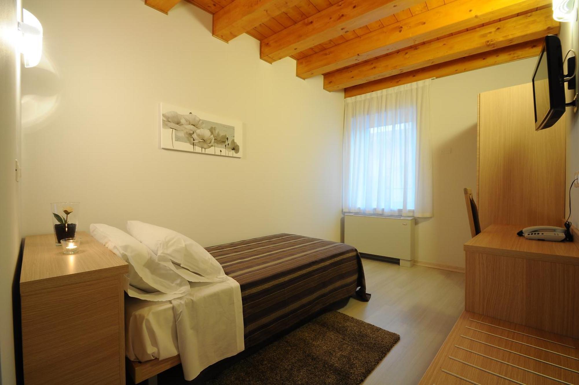 Albergo Leon Bianco Gonàrs מראה חיצוני תמונה