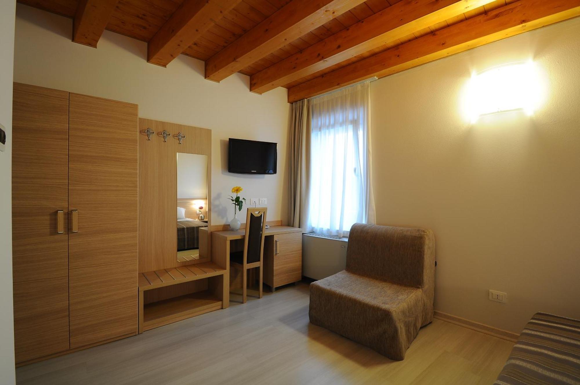 Albergo Leon Bianco Gonàrs מראה חיצוני תמונה